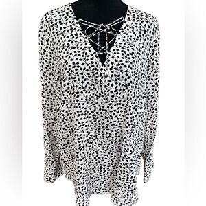 Equipment Femme 100% silk lace up front long sleeved white/black blouse size M